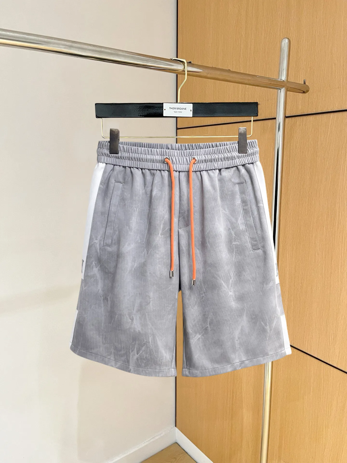 Hermès three-standard complete 2026 summer New Arrival men's casual shorts, advanced custom-made Breathable fabric, Breathable fabric, extremely stretchy and comfortable, impeccable details, top-grade accessories, original logo design concept, delicate and soft feel! The upper body fit is awesome! Size: M-XXXL Please state your height and weight when ordering